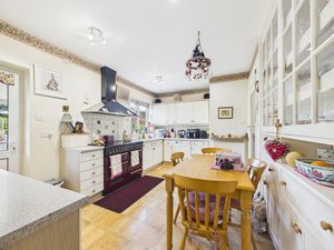 Kitchen/Breakfast Room- click for photo gallery